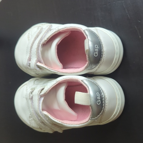 Baby Gap running shoes - Picture 3 of 4